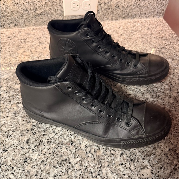 Black converse - Picture 3 of 6